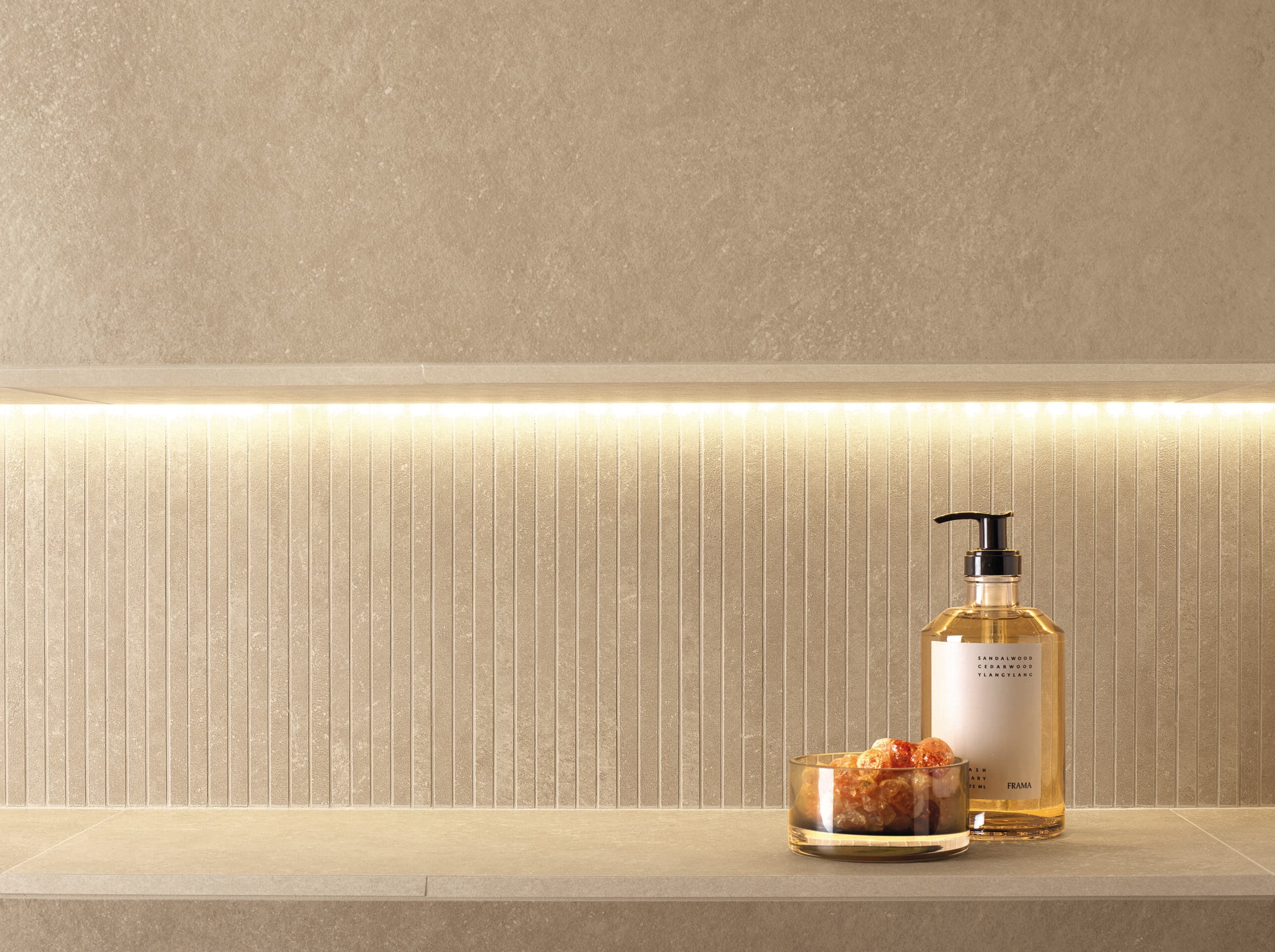 Nobu Beige tratti mosaico 1x24 rond op net van 24x30,5 - afbeelding 2